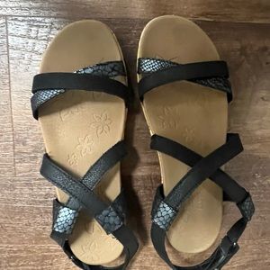 Sketchers Black Crisscross Sandals. Size 6